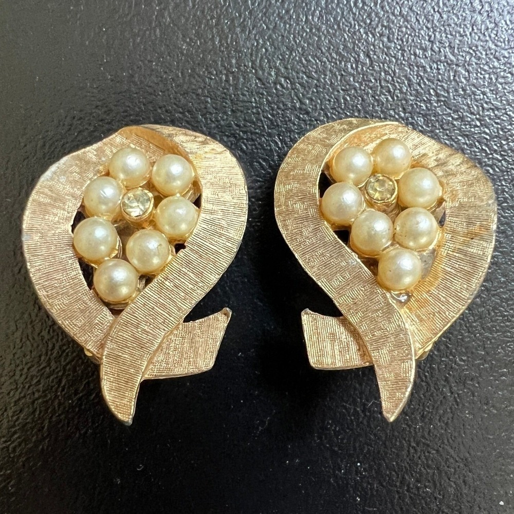 Vintage Mode Art Clip On Earrings Faux Pearl Rhinestone Brushed Gold Tone